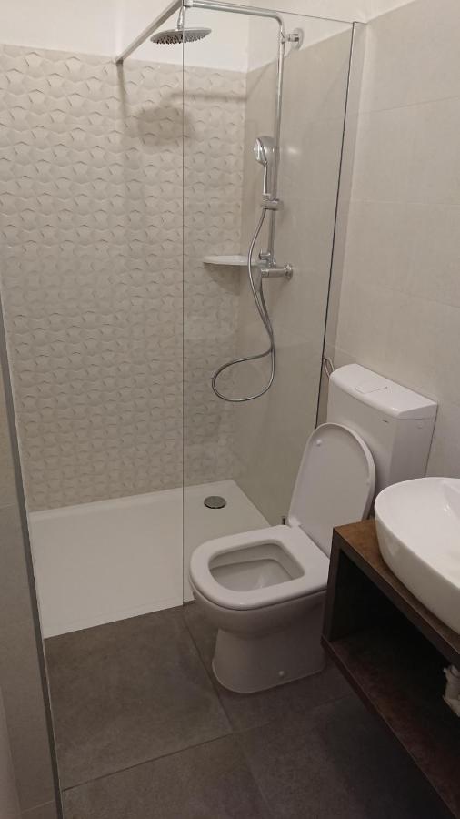 אומיס Apartments Dana מראה חיצוני תמונה