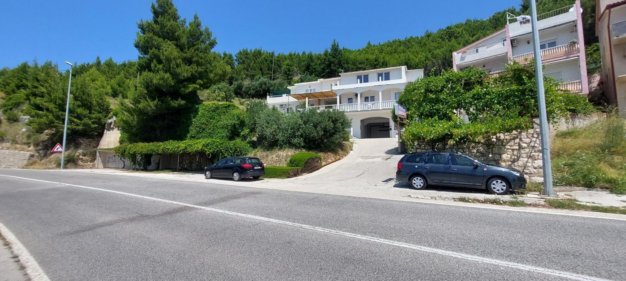 אומיס Apartments Dana מראה חיצוני תמונה